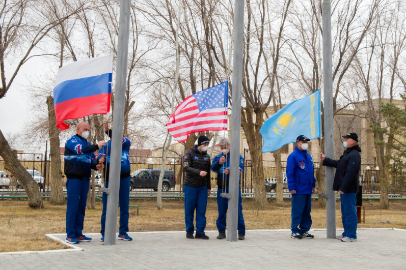 MS-18 Flaggenzeremonie.png