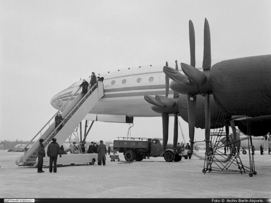 CCCP-L5611_Aeroflot_TU-114_SXF-1958_SW_Archiv-IF_Bild-3_Web.jpg