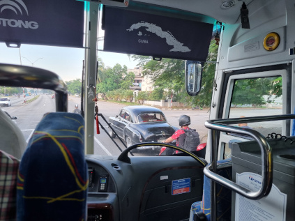 Auch wen es hier nicht so aussieht ... aber auch in Havanna gibt es eine Rushhour ....jpg