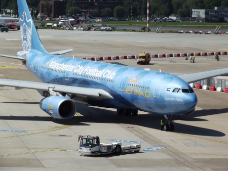 Airbus A330-243 A6-EYE (Blue Moon Rising - Manchester City Football Club Livery) (2).JPG