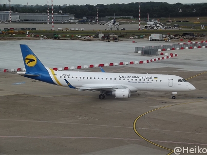 k-Embraer ERJ-190-100STD 190STD UR-EMD.JPG