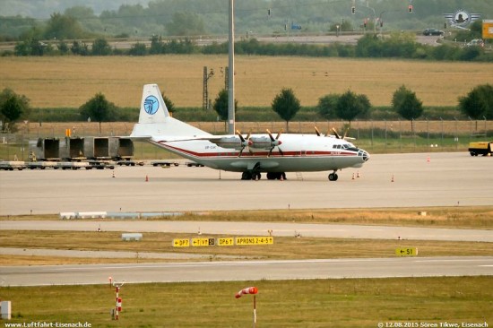 UR-CAK_AN-12BP_Ukrainian-Air-Alliance_LEJ-12082015_S-Tikwe_02_W.jpg