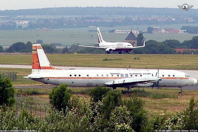 DDR-STG_IL-18W_D-ABAW_B737-86J_ERF-240605_L-Roeser_01_W.jpg